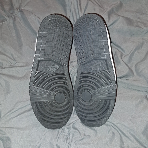 Nike Air Jordan 1 SE Mid Heat Reactive - Color Change - Picture 3 of 6